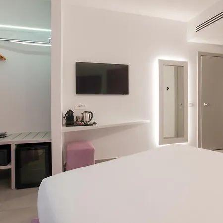 The Grove Hotel *